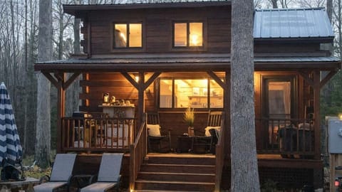 Front Exterior View of 3 Bears Guest Cottage