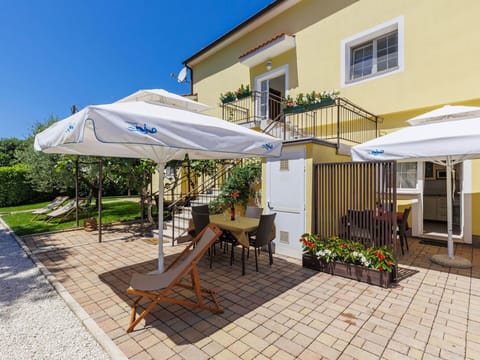 Plant, Property, Window, Building, Sky, Flowerpot, Shade, Outdoor Furniture, Chair, Residential Area