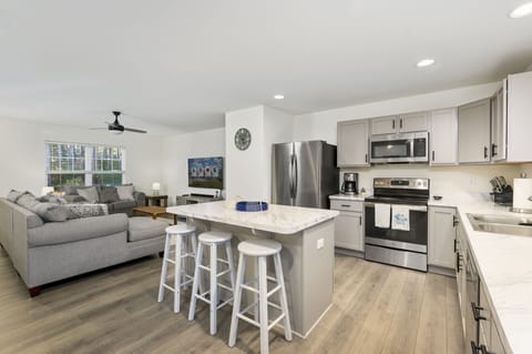 Grab a quick bit at the Breakfast Bar before hitting the Beach.