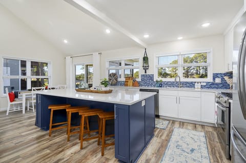 Shellfish Time is styling with Nautical Navy and Crisp White.