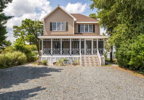 Welcome to Sea Breeze on peaceful Marsh Island.