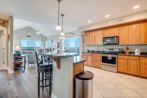 Well-stocked Kitchen has all the comforts of home!
