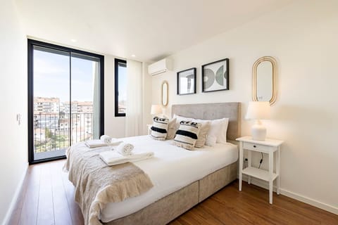Bright and modern bedroom, with a very comfortable mattress and pillows, as well as freshly-laundered linen, for a restful night #comfort #beautiful