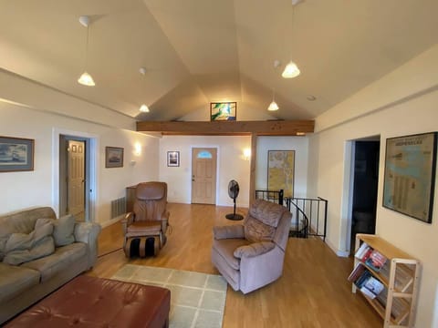 35f5c36c b702 4236 8ec8 68f8d3eee4ef