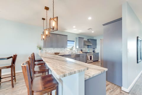 Kitchen Breakfast Bar