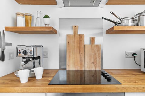 Electric hob with shelves for kitchen storage - Plover 1, The Cove