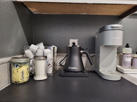 Stocked kitchen with free coffee and other staples provided.