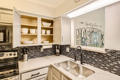 Fully equipped kitchen for all of your cooking needs.