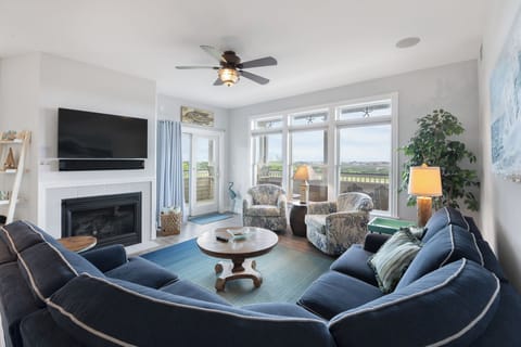 WR4J: Just Chillin | Living Area - Fireplace Not Available For Guest Use