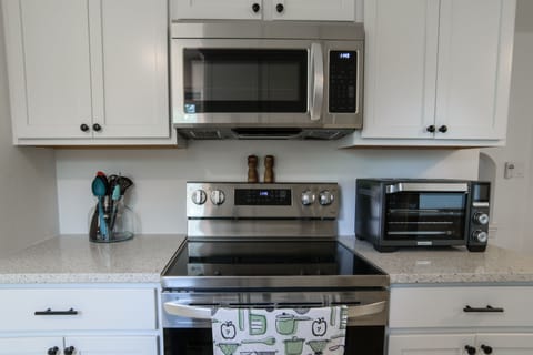 Enjoy our brand new kitchen with all new appliances!