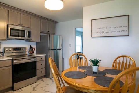 Eat-in kitchen. Seating for four.