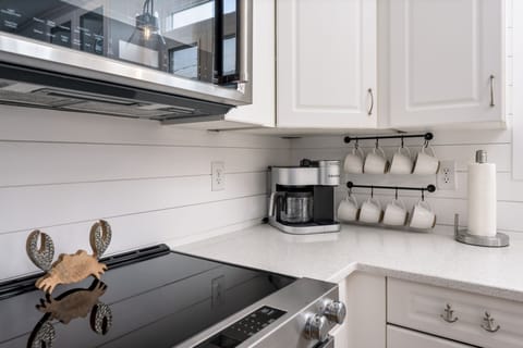 Electric stove and Keurig Duo (Single cup or pot)