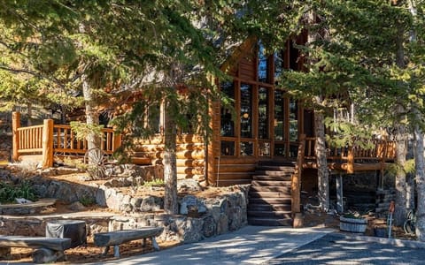 Welcome to Elk Road Cabin! Ideally located between Cody and Yellowstone