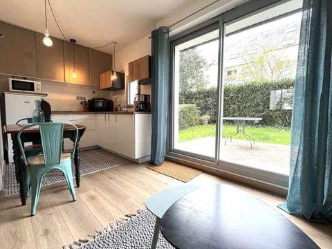 Fridge, oven, toaster, cookware/dishes/utensils