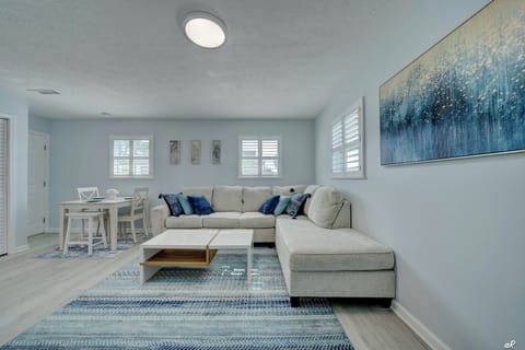 Living Area with Queen Size Sleeper Sofa and Flat Screen TV