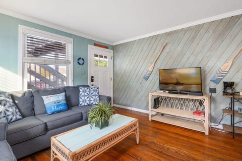 Welcome to the beautiful and open Beach House #5