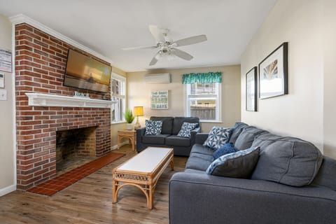 Welcome to Beach House on 9th #1