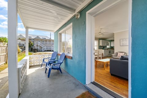 Enjoy Beach House on 9th Street #3 - a quiet retreat close to all the fun!