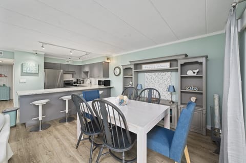 Plenty of room for the whole family to reminisce on their favorite Vacation Memories!