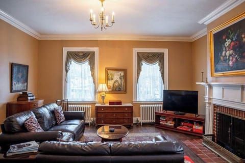 Living Room – This inviting space features a Smart TV, classic board games, and timeless decor