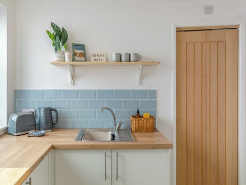 Kitchen | Primrose Cottage, Teignmouth