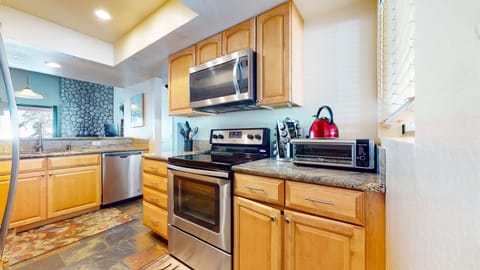 Indoors, Microwave, Oven, Kitchen, Lamp