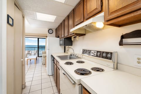 Enjoy sweeping ocean views while you grab a quick bite before hitting the beach.