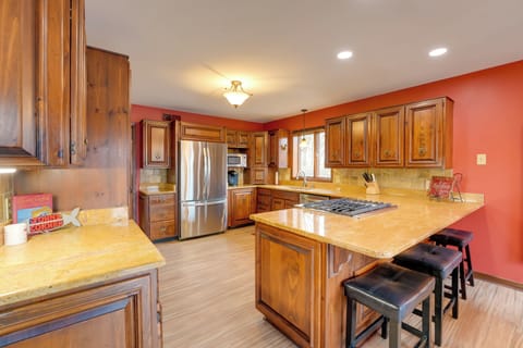 Kitchen | Cooking Basics | Coffee Maker | Paper Towels/Trash Bags | Main Floor