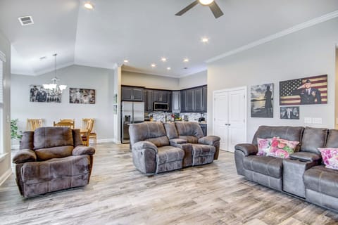 Living Room | Smart TV | Central A/C & Heating | Free WiFi