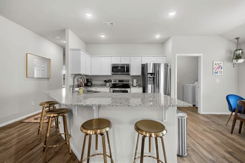 Beautiful kitchen with seating for 4 at bar top + seating for 6 at dining table!