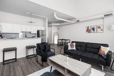 CozySuites 2BR King with Direct Skybridge Access