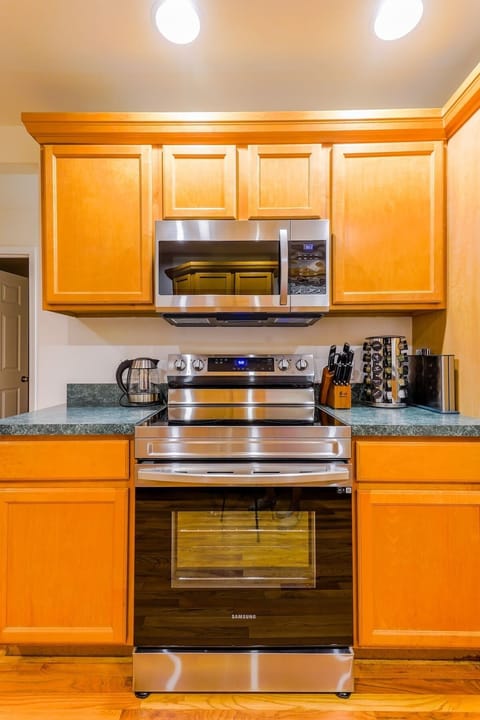 The fully equipped kitchen is ready for your MasterChef skills.