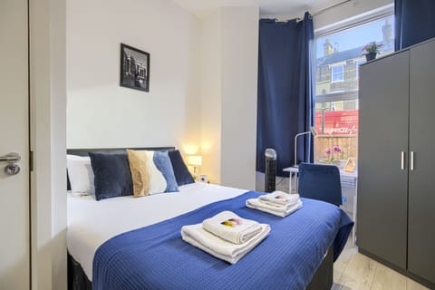 Studio-Deluxe-Ensuite-Street View-1