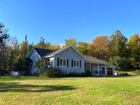 Enjoy the huge sunny front yard playing games or exploring the granite trails.