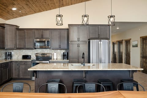 Kitchen Island With Stool Seating