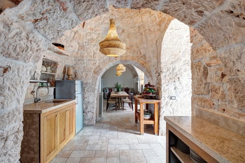 A well equipped kitchen awaits