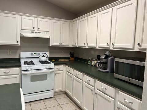 Gas Stove I Microwave