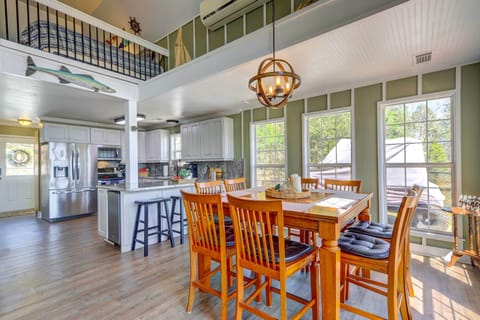 Dining Area | Dishware & Flatware