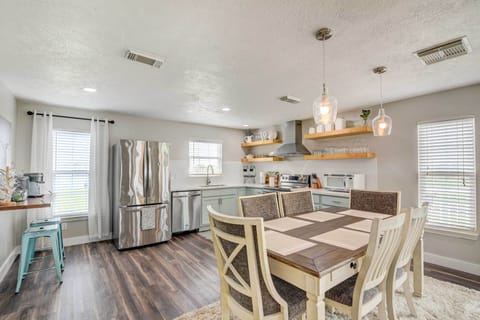 Dining Area | Main Level | High Chair