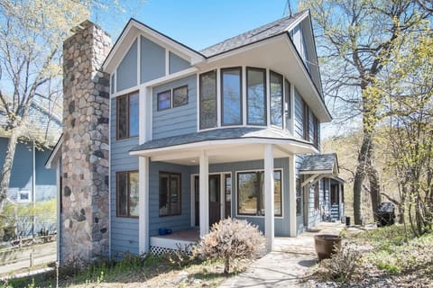 Front of the Blue Anchor beach house
