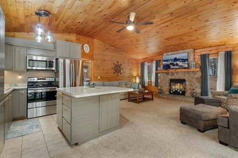 Great Kitchen Island with Seating for 4.  Fridge has Ice-Maker
