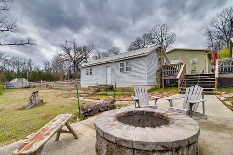 Fire Pit Area | 1-Story Cabin | 500 Sq Ft | 0.4 Mi to Norfork Lake