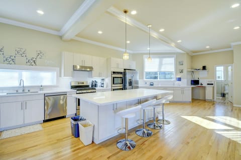 Federal Way Vacation Rental | 4BR | 3BA | 3,400 Sq Ft | Stairs Required