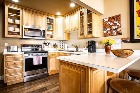Modern Fully Equipped Kitchen