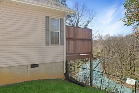 Pigeon Forge River Cabin - "Shimmering Waters" - River View
