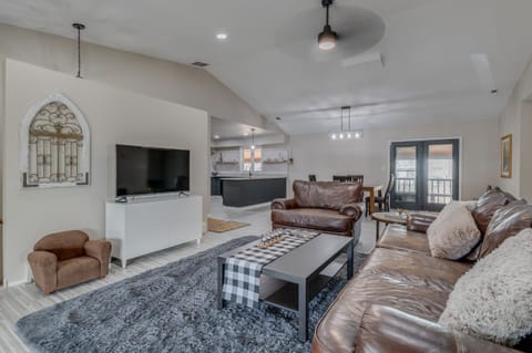 Large 55" Smart TV and comfy seating