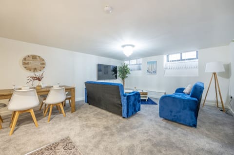 Living Room / Lounge