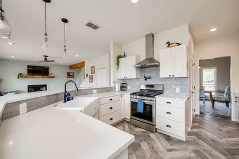 Gourmet fully stocked kitchen with lake views!