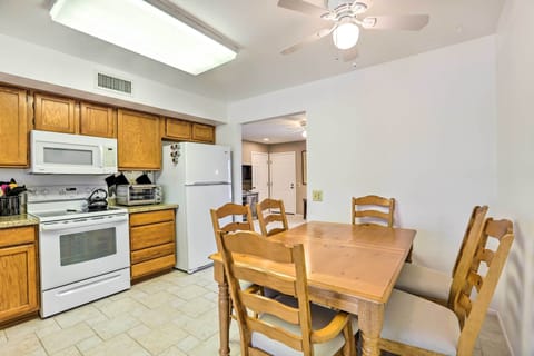 Dining Area | Dishware/Flatware Provided