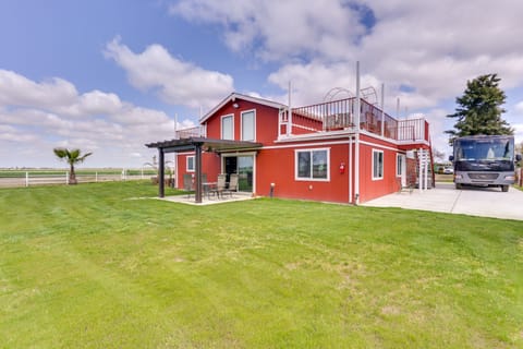 Tulare Vacation Rental | 3BR | 1BA | 1,400 Sq Ft | Step-Free Access